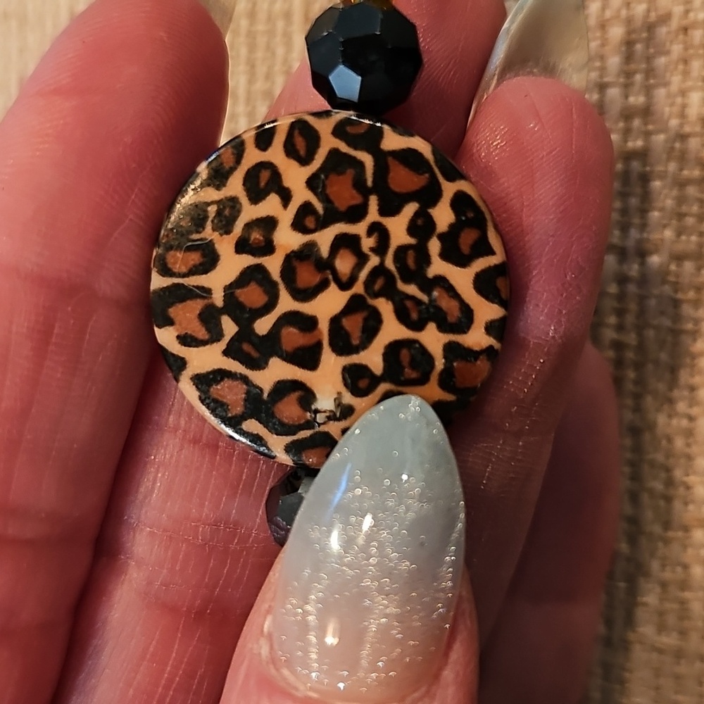 Leopard Print Disk Beaded Necklace - Picture 6 of 8